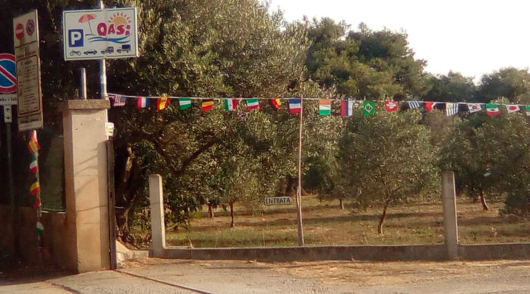Area sosta camper nei pressi della pineta di Padula bianca vicino al mare