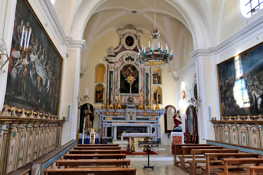 I tesori ed i dipinti custoditi all'interno della chiesa di Santa Maria degli angeli a Gallipoli