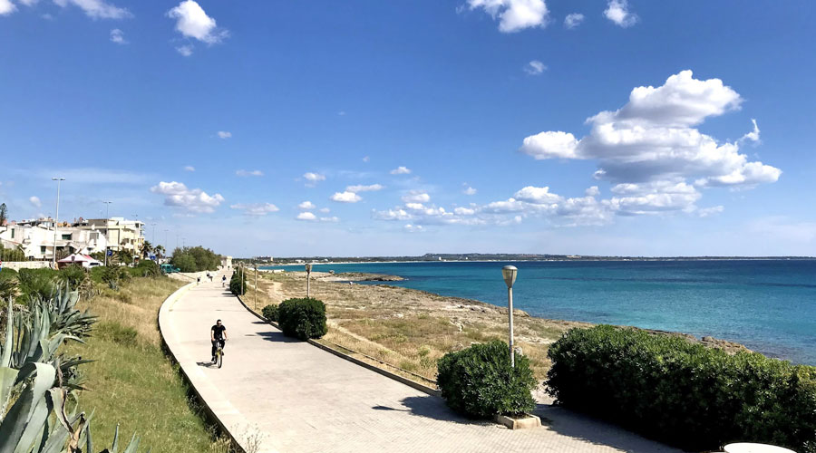 La spiaggia sul lungomare di Gallipoli